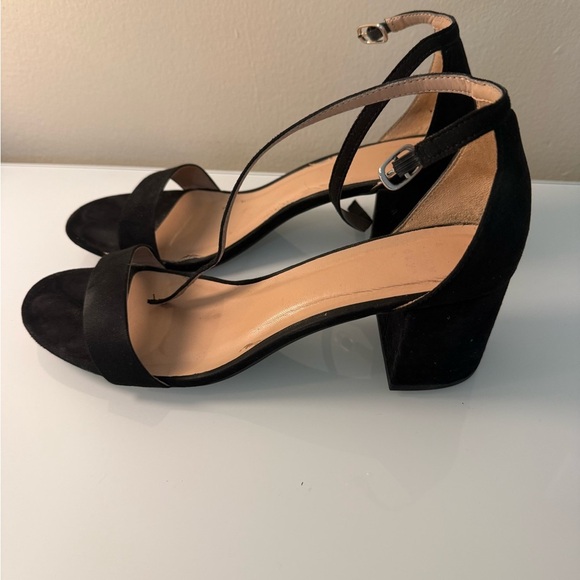 Elegant Black Women's Sandals - Picture 2 of 3
